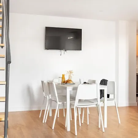Altido Modern 2-level Flats Near Ajuda Palace Lisbon